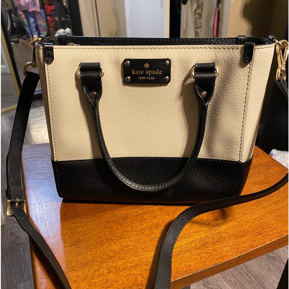 Kate Spade white and black hand-body bag with with crossbody extension.